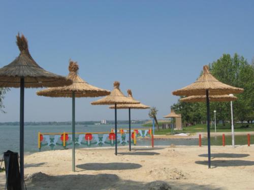 Gyenesdiás - strandi napernyők4