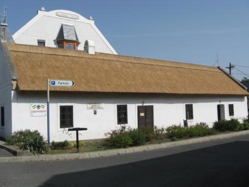 Badacsonytomaj - nyeregtető1